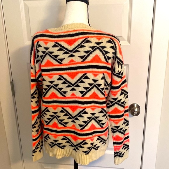 Forever 21|| Fluorescent peach/white/ black Aztec print sweater - Picture 4 of 7